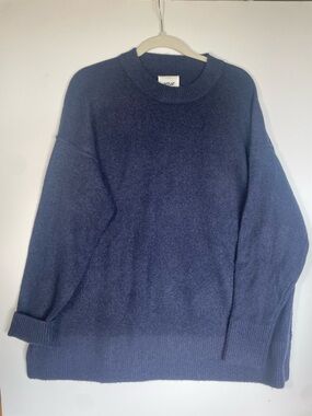 Womans Navy Crewneck Oversized Sweater - Classic Knit new with tag Medium